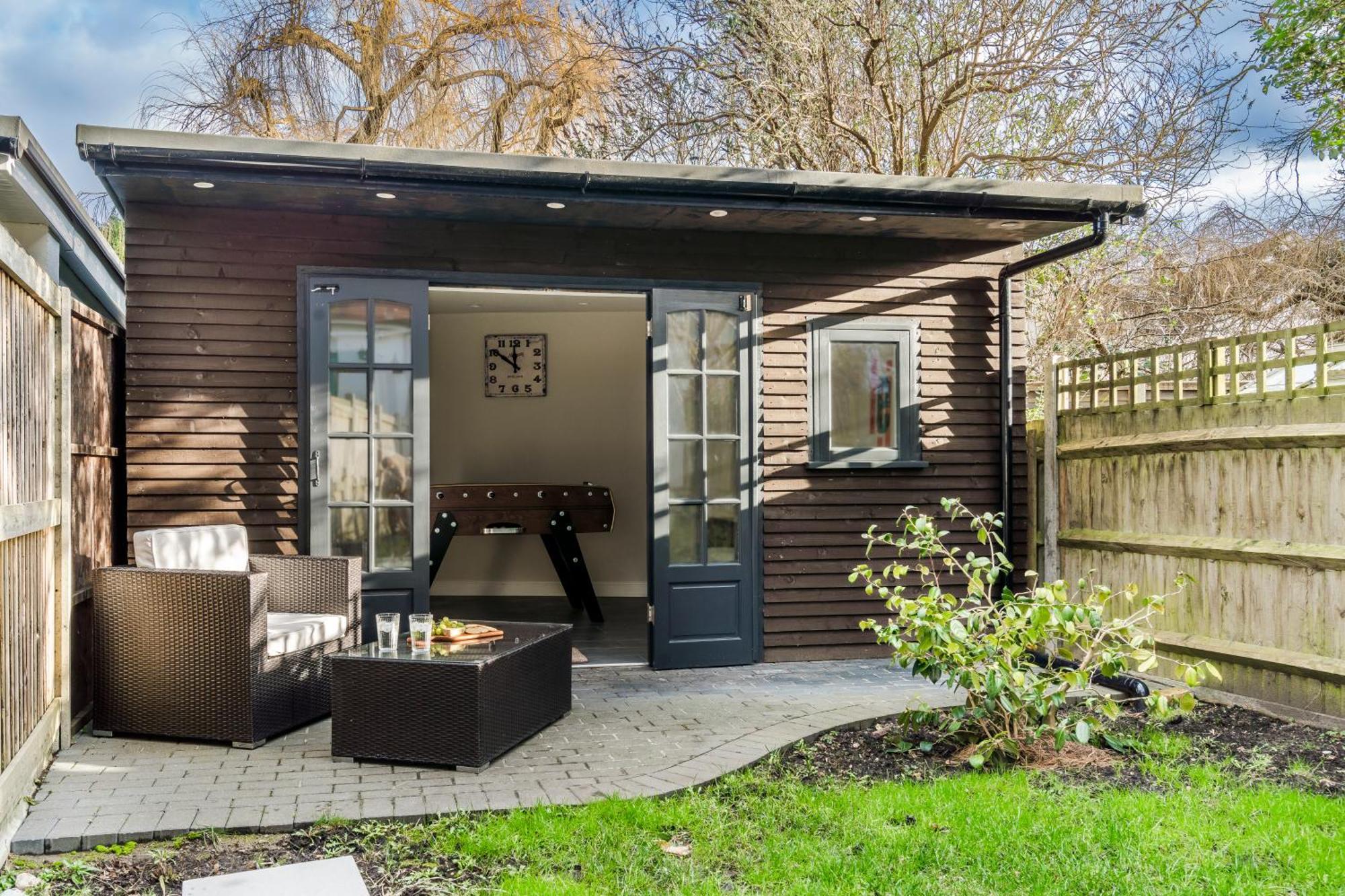 Cozy 3 Bedroom Terrace Cottage In Epsom Exterior photo