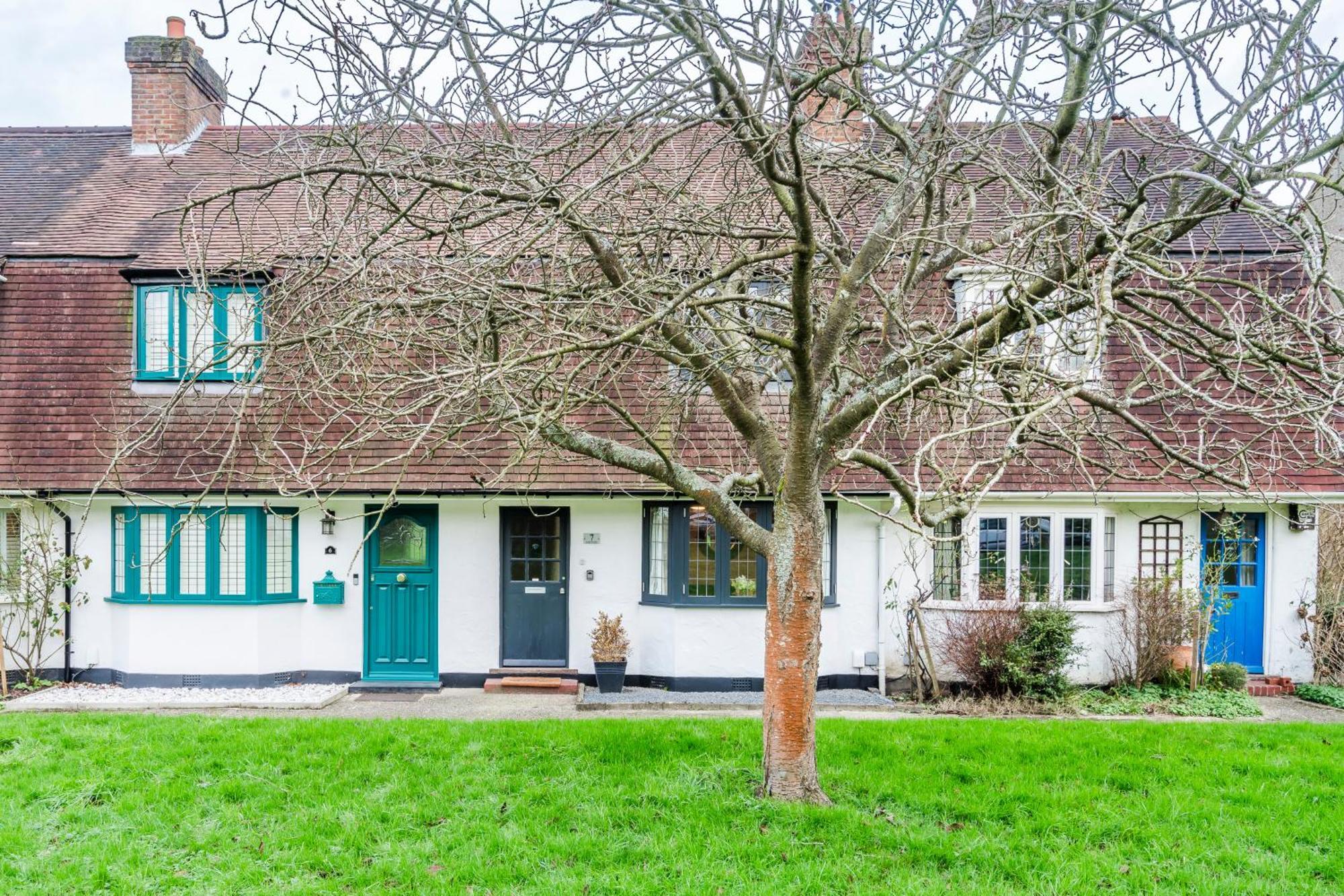 Cozy 3 Bedroom Terrace Cottage In Epsom Exterior photo
