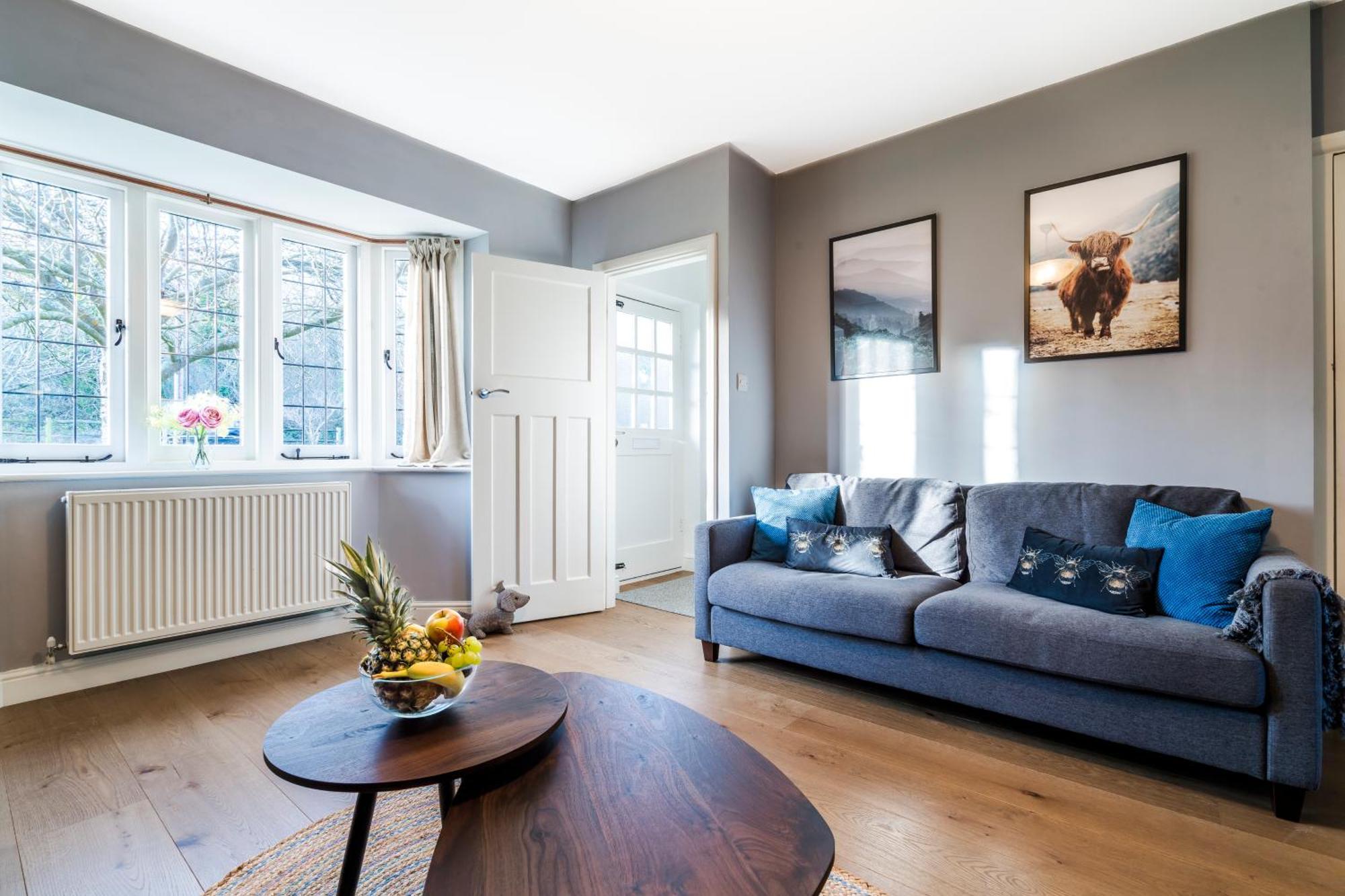 Cozy 3 Bedroom Terrace Cottage In Epsom Exterior photo